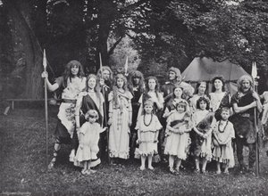 The Sherborne Pageant, en engelsk hövding, stammän och familjer av J. Benjamin Stone