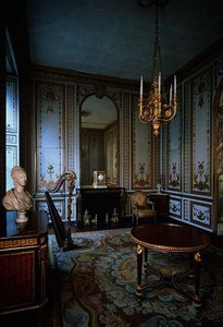 Cabinet Interieur de la Reine (drottningens inre kammare) dekorerad med vit- och guldpaneler av Jacques Verberckt (1704-71) (foto)