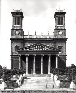 Fasad av kyrkan St. Vincent de Paul, byggd 1824-44