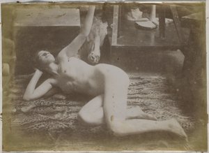 Studie av en kvinnlig nakenmodell, liggande på ett tigerskinn, i Jacques de Lalaings studio av Jacques Lalaing (attributed to)