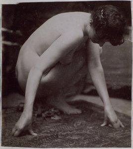 Studie av en kvinnlig nakenmodell, sedd från sidan, i Jacques de Lalaings studio, förstudie för element till en fontän vid Musee des Beaux arts, Tournai och för en cirkulär fontän av Jacques Lalaing (attributed to)