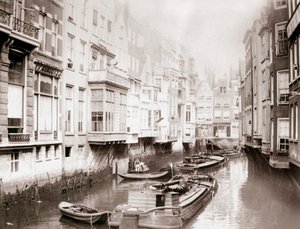 Båtar på kanalen, Amsterdam, 1898. av James Batkin