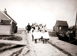 Barn på Marken Island, Nederländerna, 1898 av James Batkin