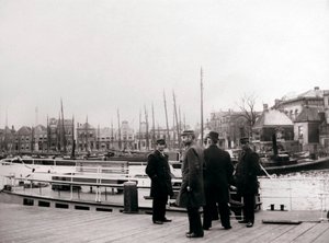 Män vid en kanalbåt, Rotterdam, 1898. av James Batkin