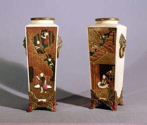 Ett par vaser i japansk stil föreställande japansk kobolt- och lerbrytning, Worcester av James Hadley