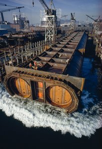 En del av tunnelröret för BART, Bay Area Rapid Transit masstransportsystem, flöt... av James L Stanfield