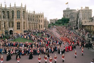 Drottning Elizabeth, Prins Philip presiderar i St George
