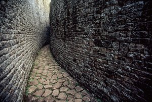 Ruinerna av Great Zimbabwe byggdes mellan 1250 e.Kr. av James L Stanfield