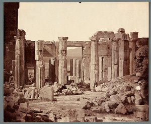 "Interiör av Propylaeerna" [Aten. Akropolis - Propylaeerna] av James Robertson