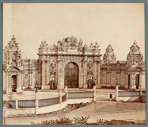 Istanbul. Dolmabahçepalatset - port av James Robertson