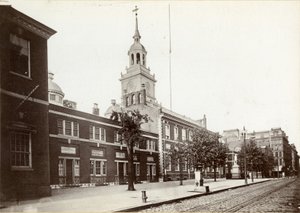 Independence Hall, Chestnut Street, South Side between 5th and 6th Streets, 1898 (bw foto) av James Shields