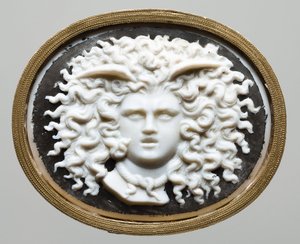 Chef för Medusa - Verkstad av James Tassie (1735-1799). Färgat glas, förgyllt papper