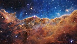 Kosmiska klippor i Carinanebulosan (NIRCam Image)