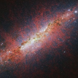 M82 Webb NIRCam – Längre våglängder av James Webb Space Telescope (NASA)