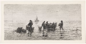 Fiskare tömmer en slup på stranden