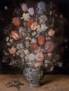 Stilleben Av Blommor I En Träbalja