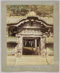 Chinese Gate, Tōshō-gū, Nikko, Japan (handfärgat svartvitt foto) av Japanese Photographer