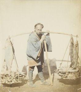 Fiskare med sin fångst (handfärgat svartvitt foto) av Japanese Photographer