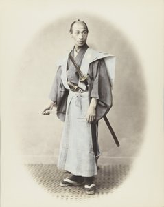 Japansk man med svärd (handfärgat svartvitt foto) av Japanese Photographer