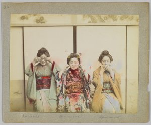 Se inget ont, hör inget ont, tala inget ont (handfärgat svartvitt foto) av Japanese Photographer