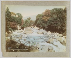 Streama i Miyagino, Hakone, Kanagawa Prefecture, Japan (handfärgat svartvitt foto) av Japanese Photographer