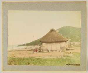 Sumaura, nära Kobe, Japan (handfärgat svartvitt foto) av Japanese Photographer