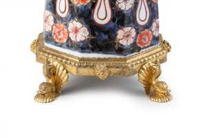 En sällsynt Elegant monterad Imari kaffekanna och lock av Japanese School