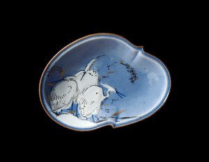 Arita fat, ca 1730-40 (porslin med underglasyr blå & guld & silver överglasyr)