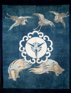 Art Japan: bomullscanvas täckt med symboler för lycka och livslängd. 1800-talet. Privat samling. av Japanese School