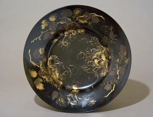 Imari-formad fat, sent 1600-tal (lackerat trä)