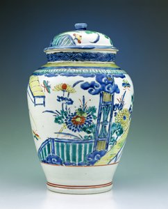 Burk och lock dekorerade med Kakiemon-emaljer, ca 1680 (porslin)