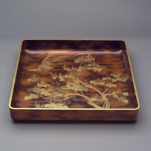 Kimono bricka, 1868-1912 (lackerat trä)