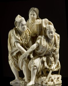 Okimono som föreställer bröderna Soga som är på väg att döda Suketsune guidad till sitt tält av Tora (hugget elfenben) av Japanese School