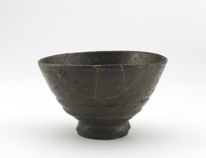 Rakuzan teskål i Gibori Irabor-stil, tidigt 1700-tal (stengods med askglasyr, reparationer av guldlack) av Japanese School