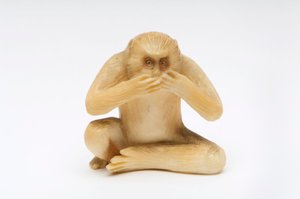 Speak No Evil, en av de tre kloka aporna av Japanese School