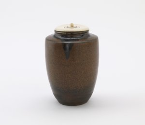 Tea caddie, katatsuki typ, Edo period (keramik) av Japanese School