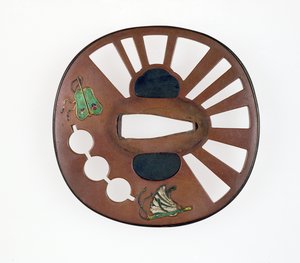 Tsuba dekorerad med fläktar (koppar med emalj)