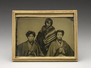 Utan titel, c. 1875 (ambrotyp i original kiri träfodral) av Japanese School
