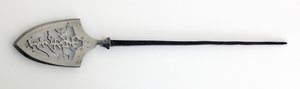 Yanone (pilspets) av platt typ (hirane), med genomborrad design av tecken som betecknar berg, sten och vatten (stål) av Japanese School