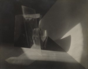[Still-Life Abstraction], c.1923 (silvertryck av gelatin) av Jaromir Funke