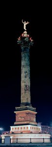Vy över kolonnen i juli på Place de la Bastille i Paris. av Jean Antoine Alavoine