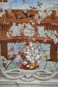 Vinrankor, druvor, blommor och fåglar, detalj