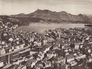 Schweiz: Luzern, från Gutsch, med utsikt mot sjön och Rigi (s/v foto) av Jean Gaberell