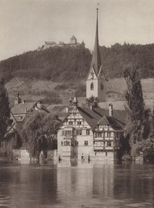 Schweiz: Stein vid Rhen, klostret med utsikt mot slottet Hohenklingen (s/v foto) av Jean Gaberell