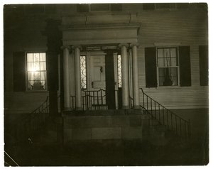 Boston dörröppning, USA, ca 1902-10 (foto av gelatinsilver) av Jessie Tarbox Beals