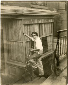 Charlotte Powell, bymålare, ca 1905-16 (foto av gelatinsilver) av Jessie Tarbox Beals