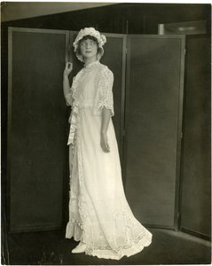 Franklin Suvoir ?, sommarnatte av marquisette och spets, ca 1905-11 (foto av gelatinsilver) av Jessie Tarbox Beals