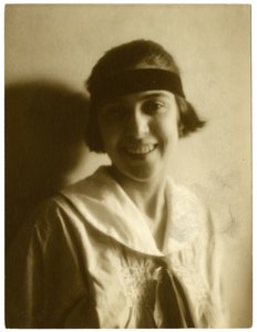 Helen Rehber eller Rehler, ca 1905-40 (foto av gelatinsilver) av Jessie Tarbox Beals