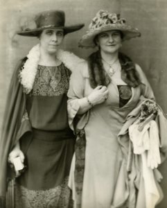 Mrs Coolidge och hennes vän Mrs Frances Parkinson Keyes, 1924 av Jessie Tarbox Beals