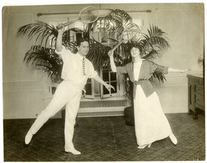 Siva fou Parisian Señor Sebastian & Mme Mann - sa latou sisiva i le tatalaina o le Albemarle Hoffman Roof garden , c.1905-18 (gelatin silver photo)swed av Jessie Tarbox Beals